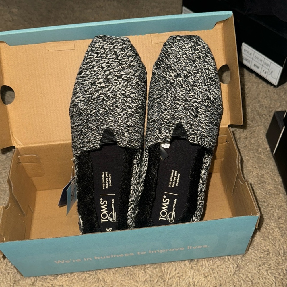 NWT TOMS Sweater Knit Shoes.
